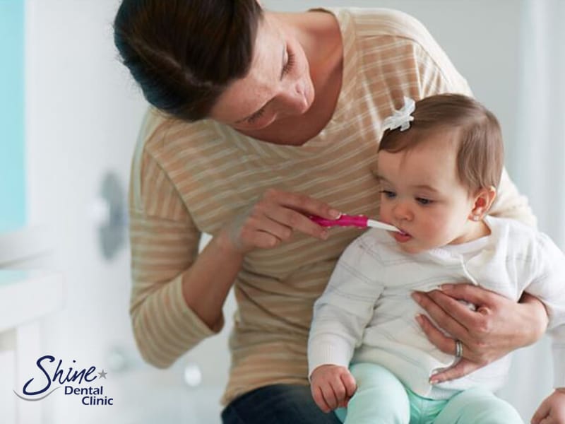 brush baby’s teeth